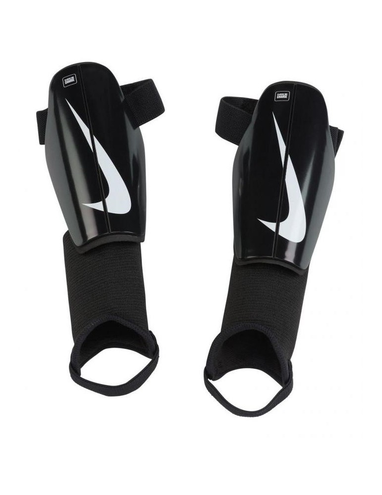 Fotbalové chrániče Nike Charge (černá)