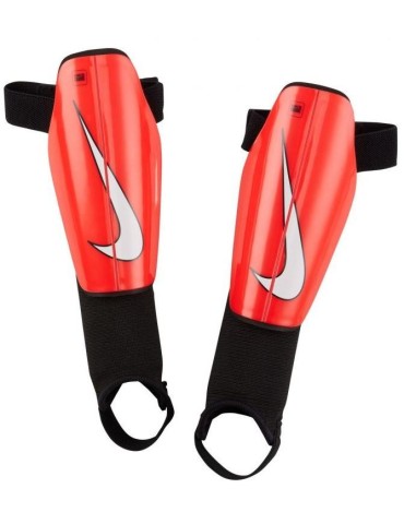 Fotbalové chrániče Nike Charge (červená)